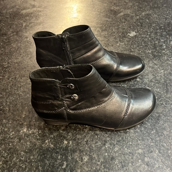Stylish Black Ankle Boots - Picture 4 of 12